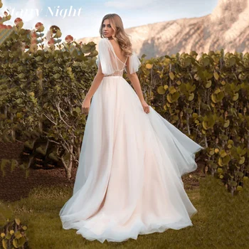 Сватбена рокля с Дълбоко V-образно деколте в стил бохо 2022 г., Дантелено Сватбена рокля на Принцеса Булка, Сватбени рокли с отворен гръб Трапецовидна форма.