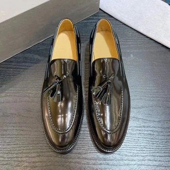 Висококачествени кожени мъжки обувки 2022 година, сватбени обувки в британски стил с кръгла пръсти на дебелите обувки, черни лоферы с декорация във формата на кисточек
