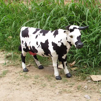 имитация на крави голяма 52x30 см модел от пластмаса и кожа млечна крава играчка декорация на дома Коледен подарък w5758